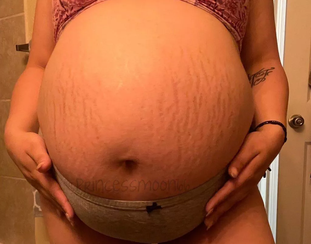 Can I be your Pregnant Valentine ? I promise I’ll eat every last bit of dinner 🤰🏻🤰🏻