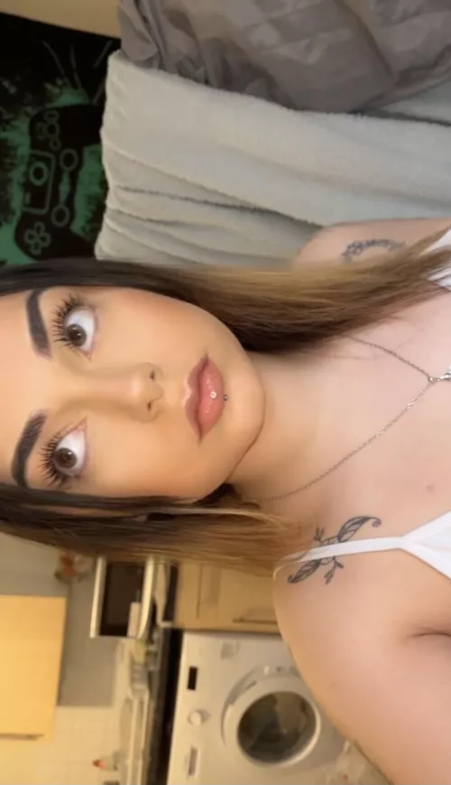 Come facetime me and sext me add my snap desiree_01x 😜