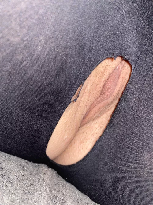 F [34] 5 kids later these leggings didn’t stand a chance with these thick thighs. Maybe I’ll let my neighbor rip them off.