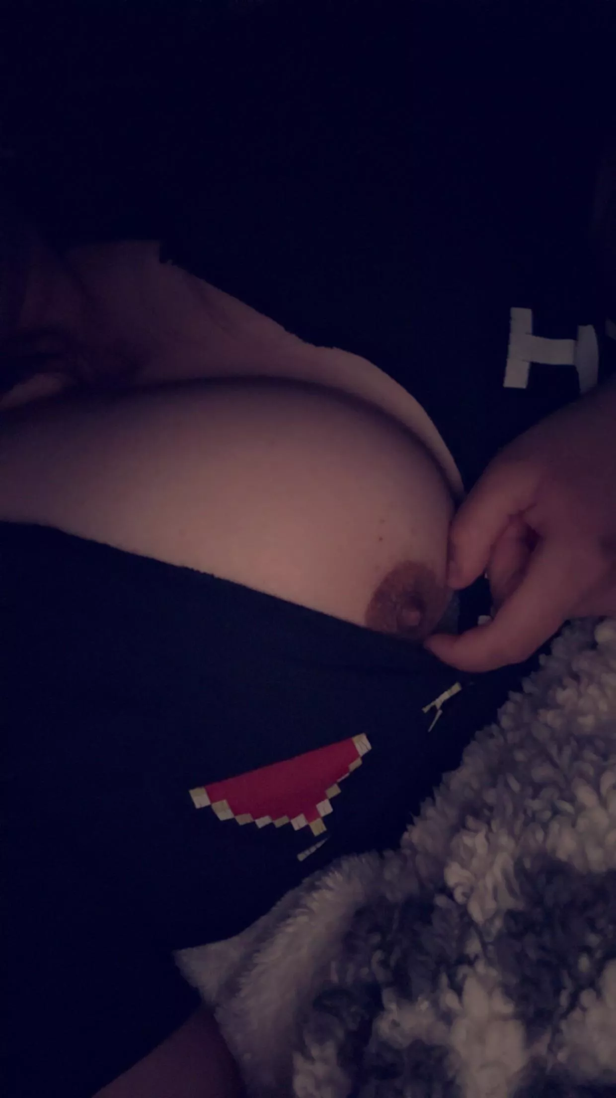 F25 bi-curious, little shy but first time talking to girls.