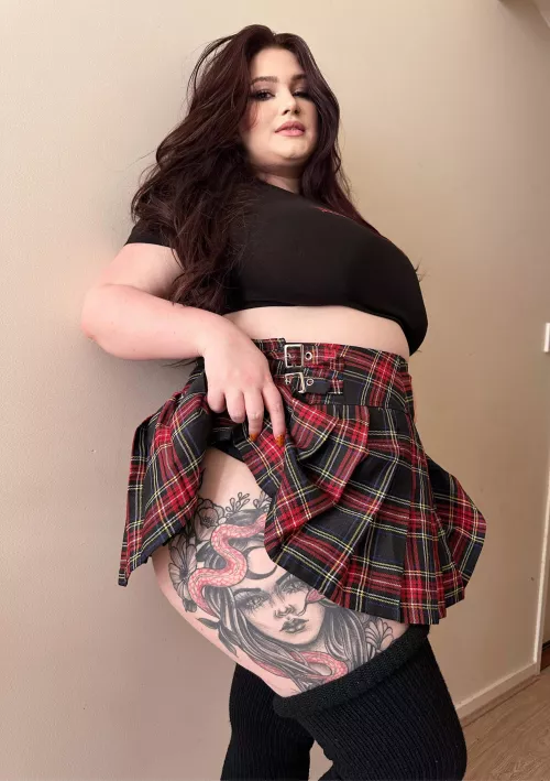 Feeling quite pretty in my new skirt ❤️