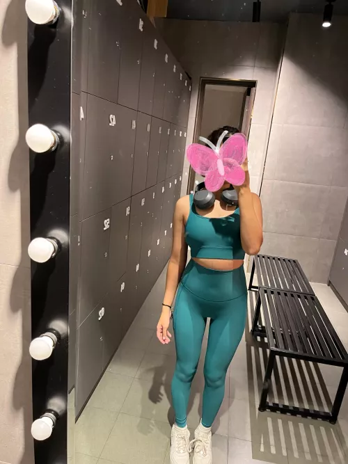 For Valentine’s day, how about i let you lick all the sweat and juices off of my singit after my workout? Would you like that? (f)