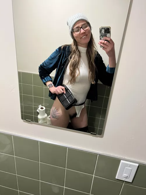 [F]ound a mirror at the bar that was just tall enough see my hairy puss in 6’2