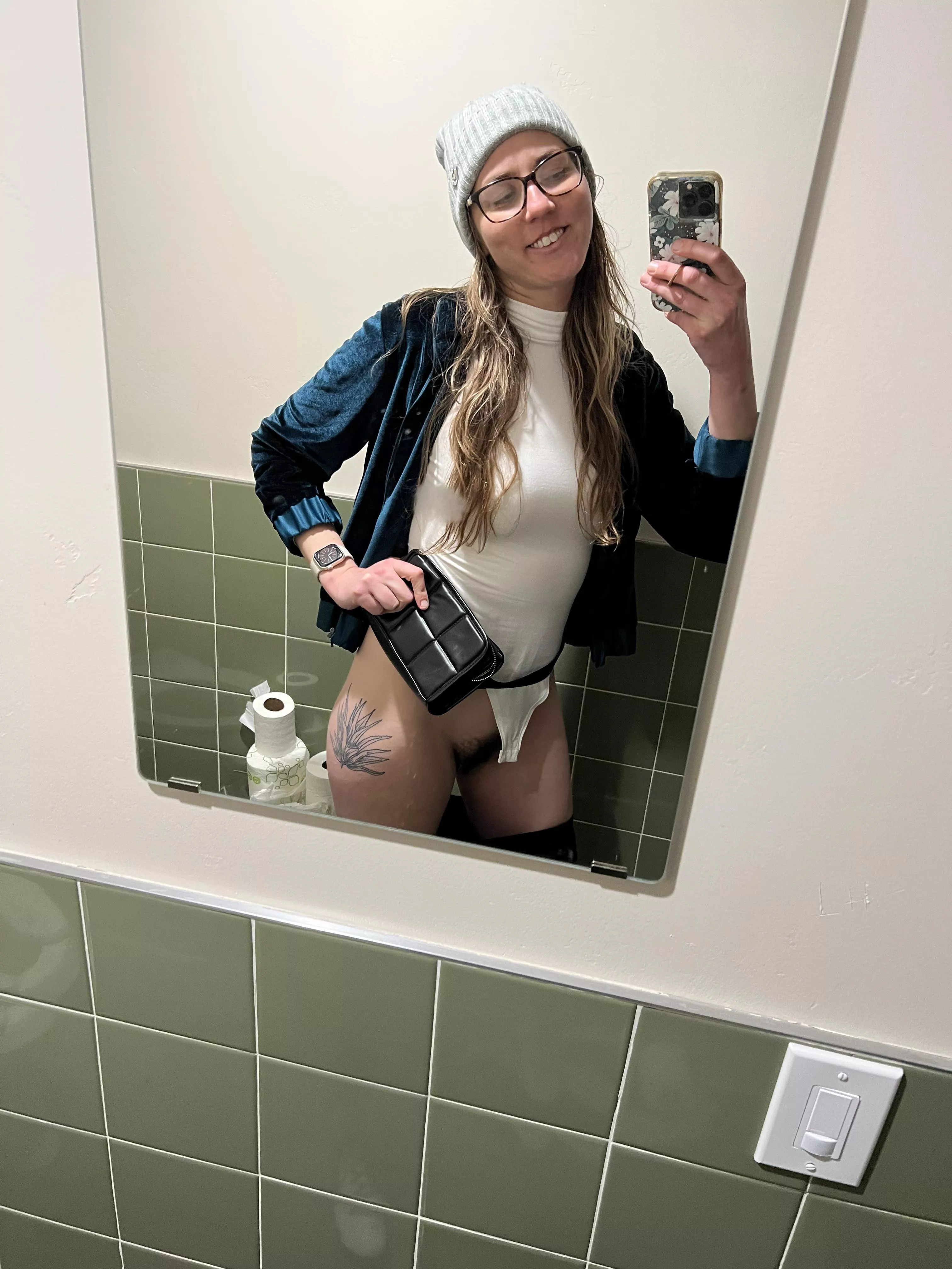 [F]ound a mirror at the bar that was just tall enough see my hairy puss in 6’2