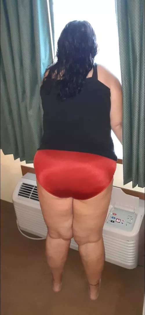 Happy Valentine's Day from a motel room in Amarillo. Love someone today! ❤