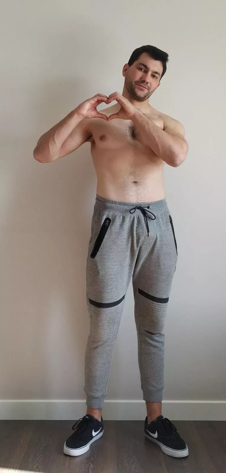 Happy Valentine's Day. Have a good time with your SO, and if you are single like me this heart goes specially dedicated to you, much love 💕