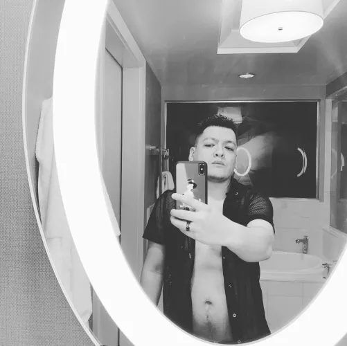 Hey fellow gaymers! Let’s be friends! Send me a reply or DM and let’s chat!