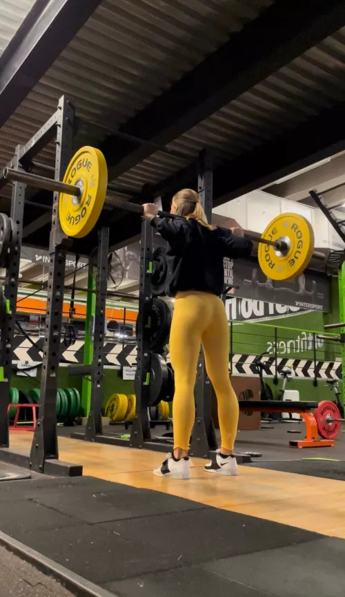 How many reps do you think I can do? 🏋️‍♀️