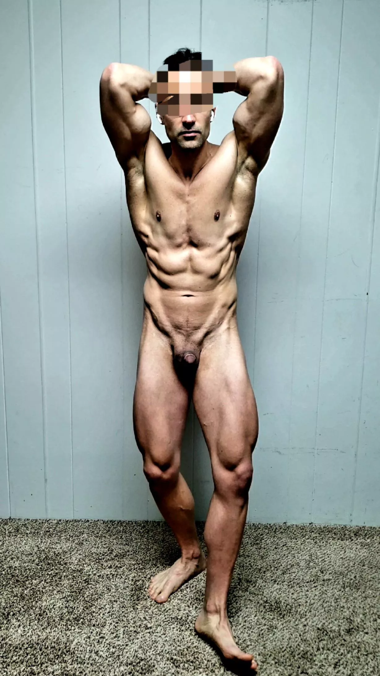 I don't know how some guys walk around with those giant dicks...must be interesting 🤔