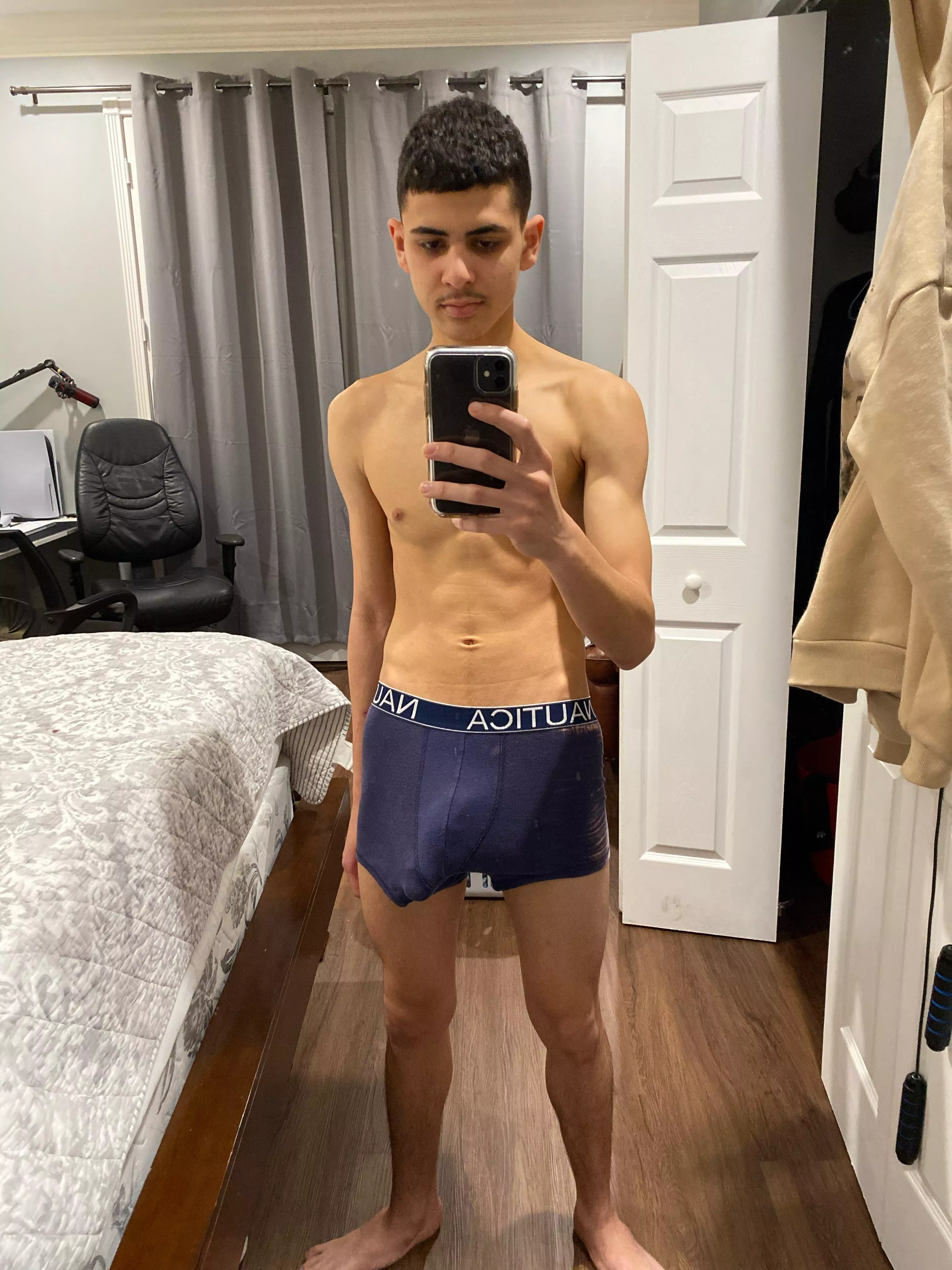 Is my bulge noticeable 🤫
