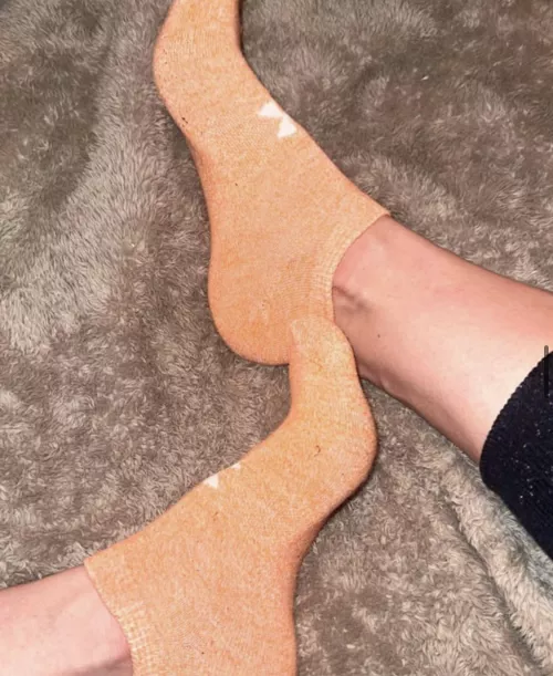 Looking for a foot slave to serve me