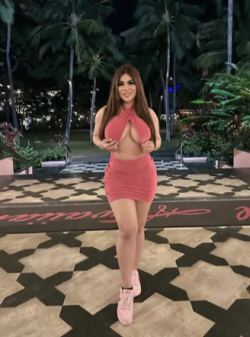 Lots of underboob to go around this V-Day!