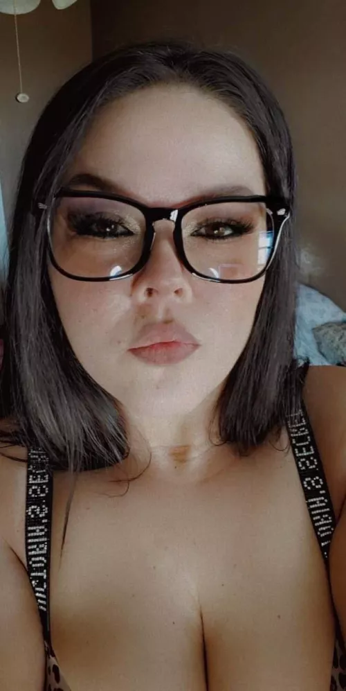 Mrs. Khloe. I’ll be your new favorite teacher 💋