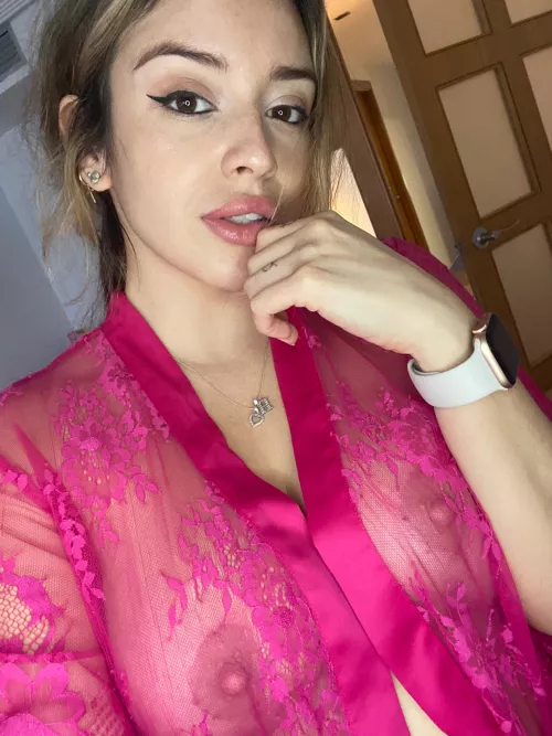 No bra club!! hit me an arrow up if you like my pink nipples