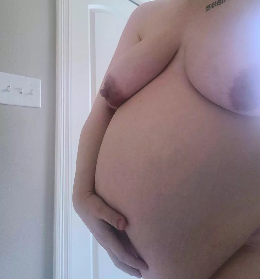 pregnant a and about to explode 😈 nipples hard and need sucking