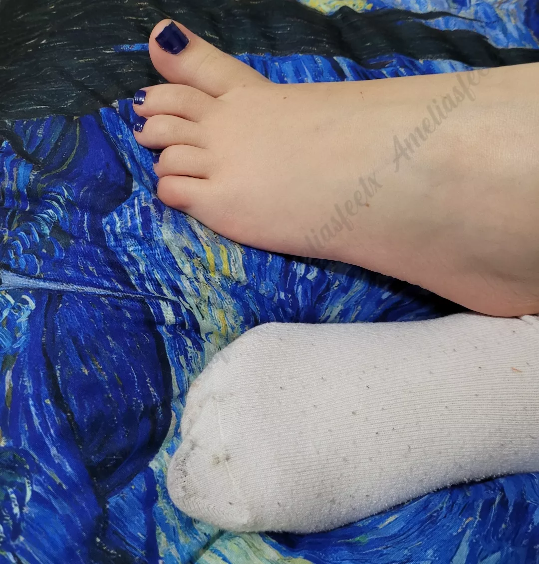 Should I change my toenails' color? 💅