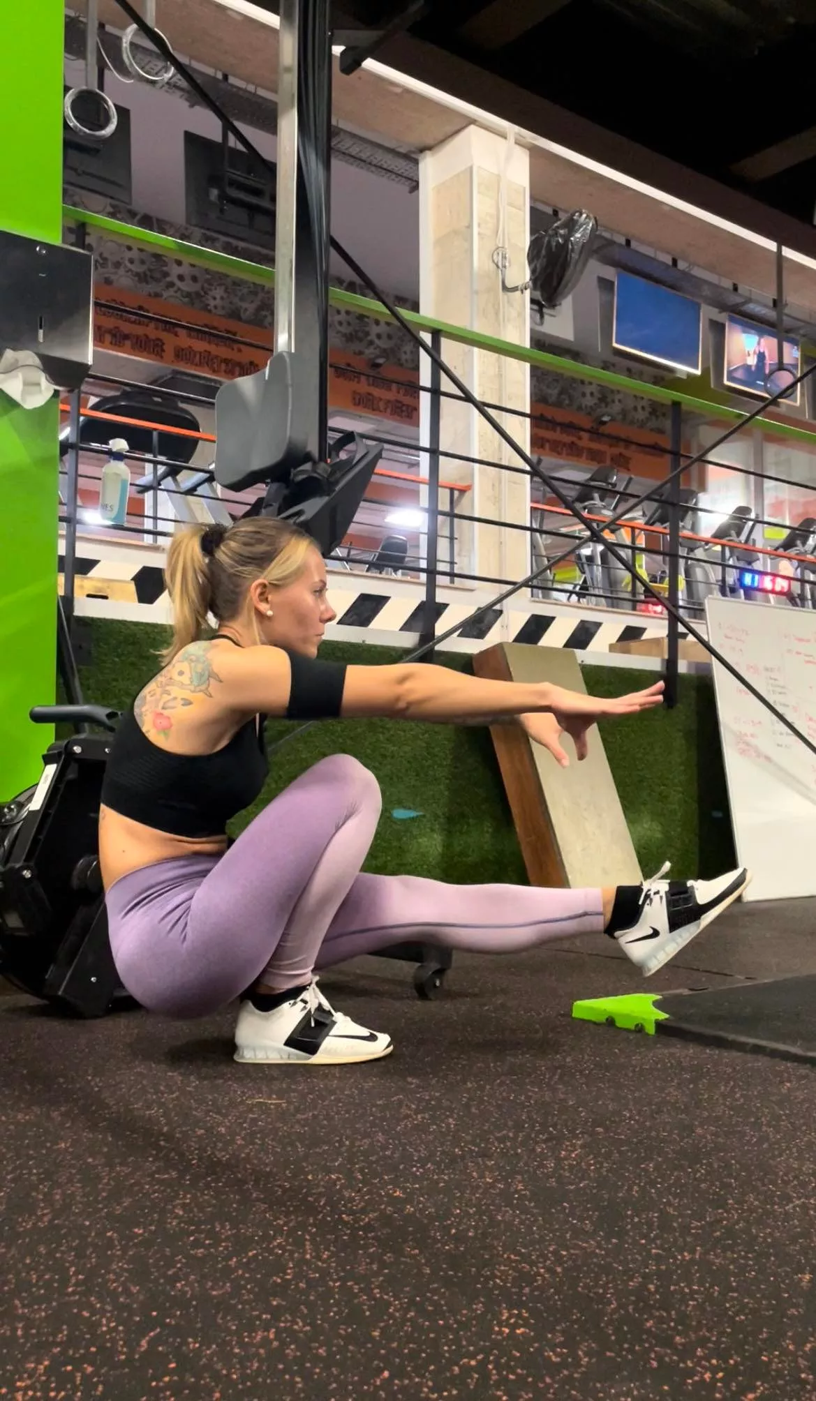 Take a guess, how long do you think I can hold this pose? 😉