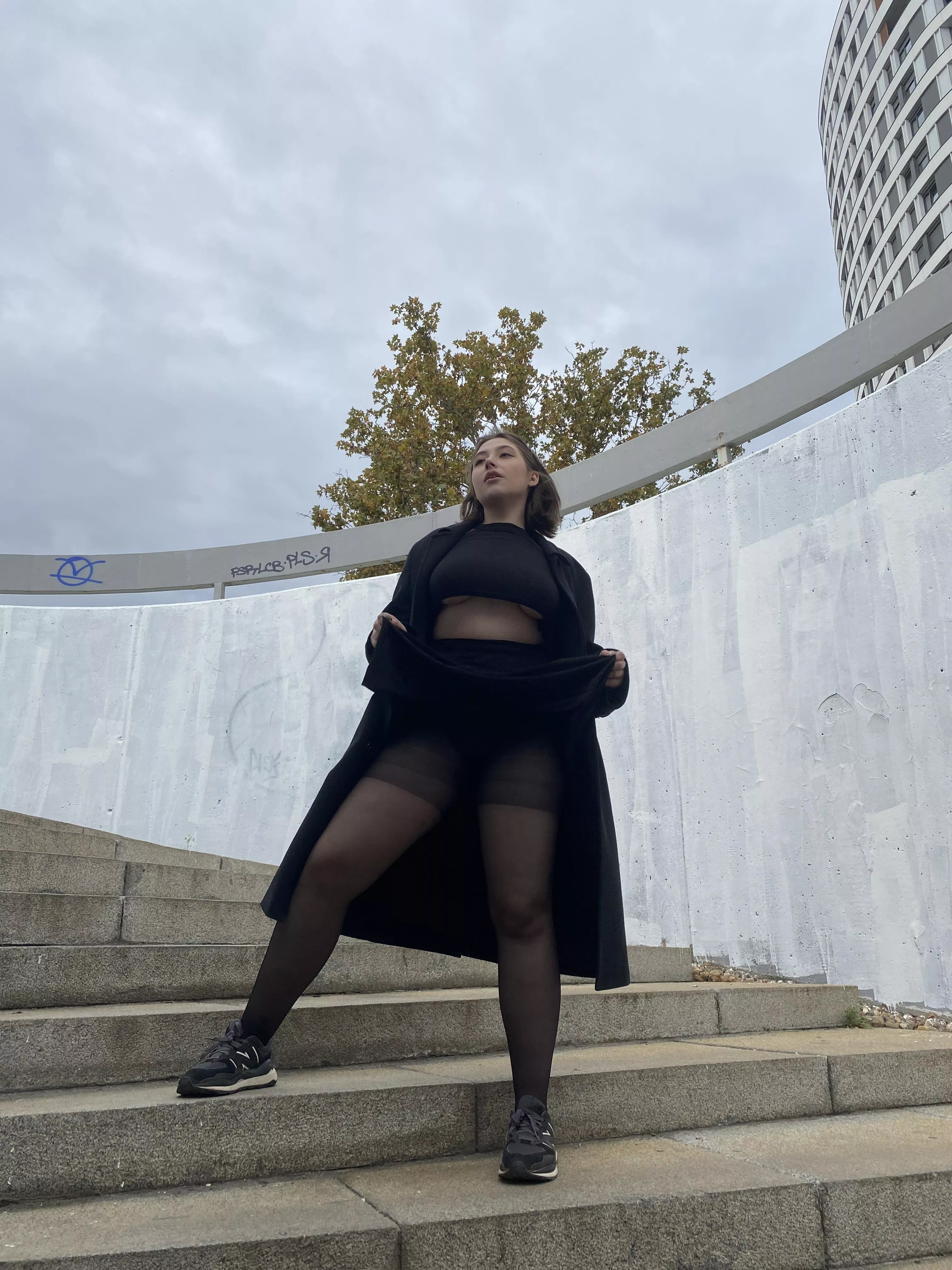 Wanna see this set on the first date?