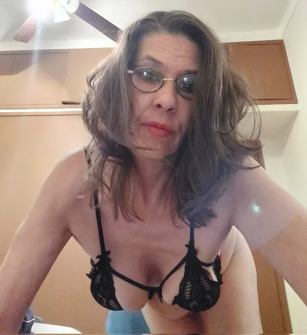 What would you give this mature woman on this special day? 😊😘