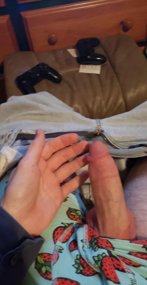 Which stick do you wanna play with more 😉