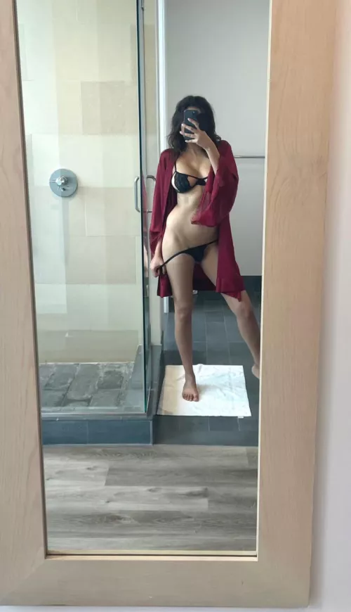 Who can come fuck me in this shower for Valentine’s Day?