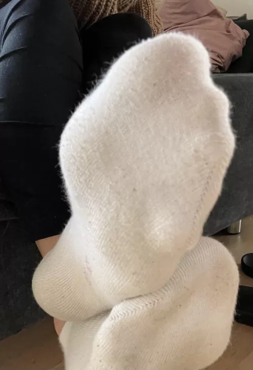 Would you worship my feet for Valentine’s Day? 👅