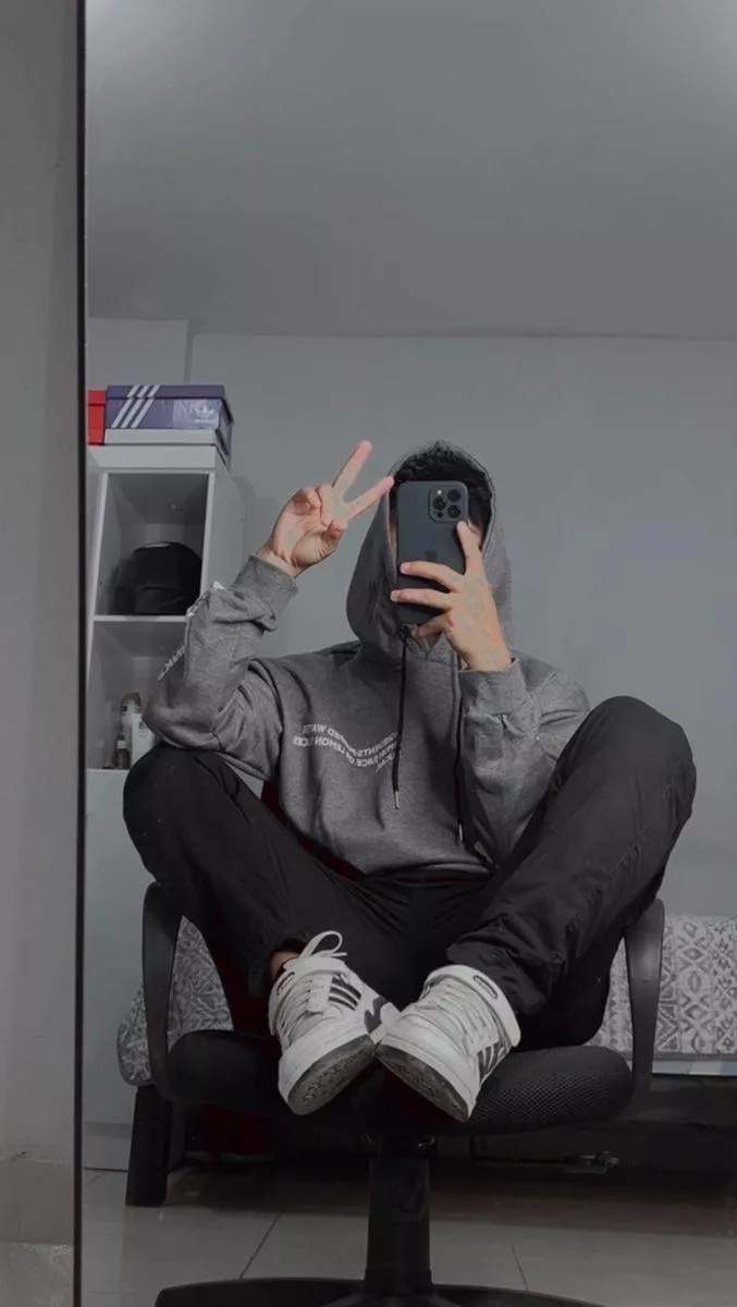 25 hot guy back from gym hot guys++hairy chest+++fit+++daddies +++add me on sc; apphunterjohn22