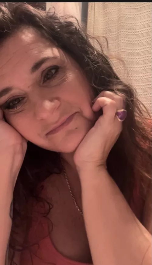 52F - I'm loving every day! Let's make this a memorable day!