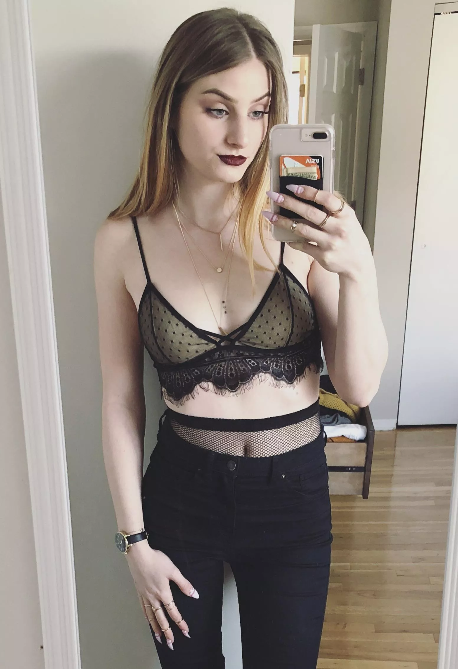 A soft glam mirror selfie