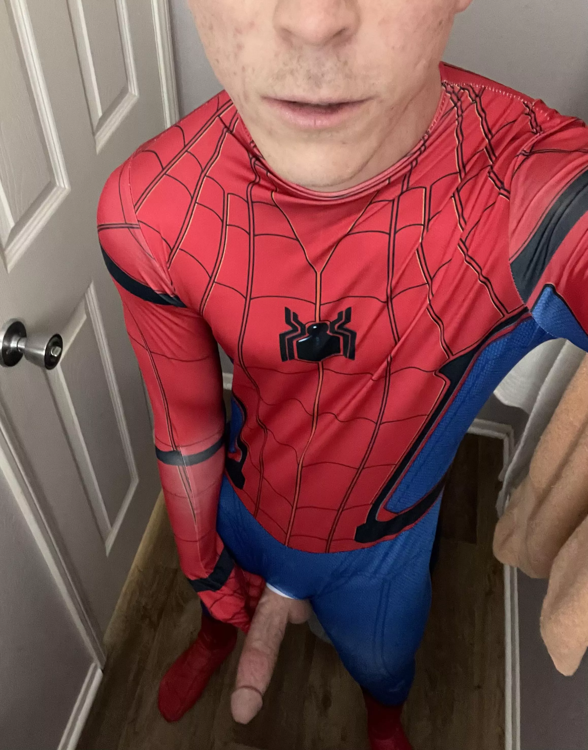 Aunt May’s to busy rn, can you help me fit into my new suit? 🥵😏🕸️