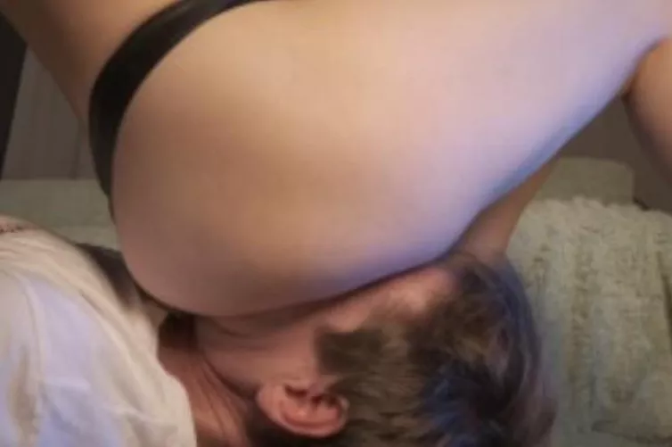 Before he came in my mouth yesterday, he asked me to sit on his face 🤷🏻‍♀️🤣