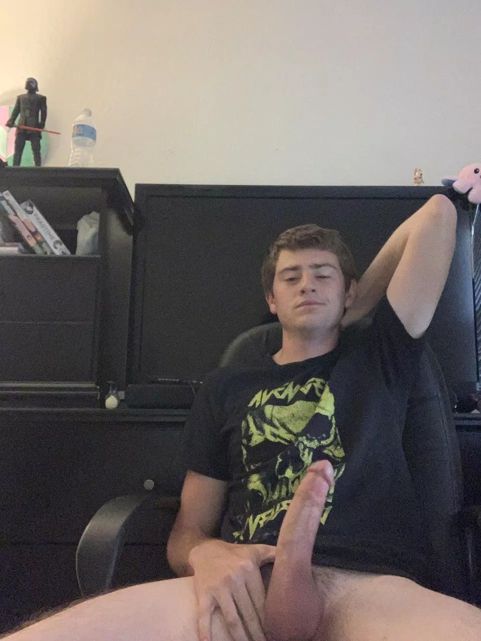 Bored rn anyone want to chat?