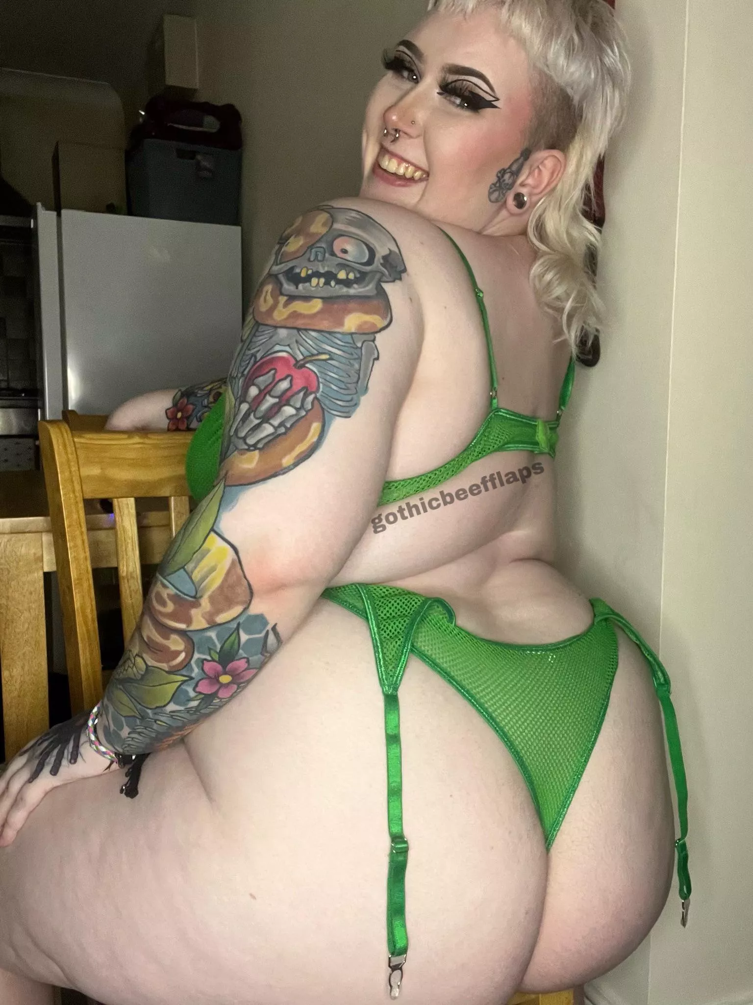 can i be your big booty emo gf?