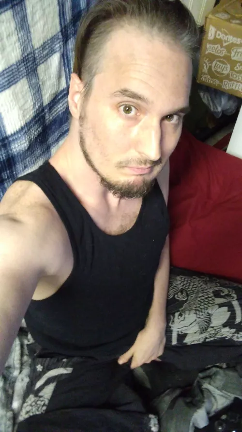 cum play with me on chaturbate.com/zombi_strain