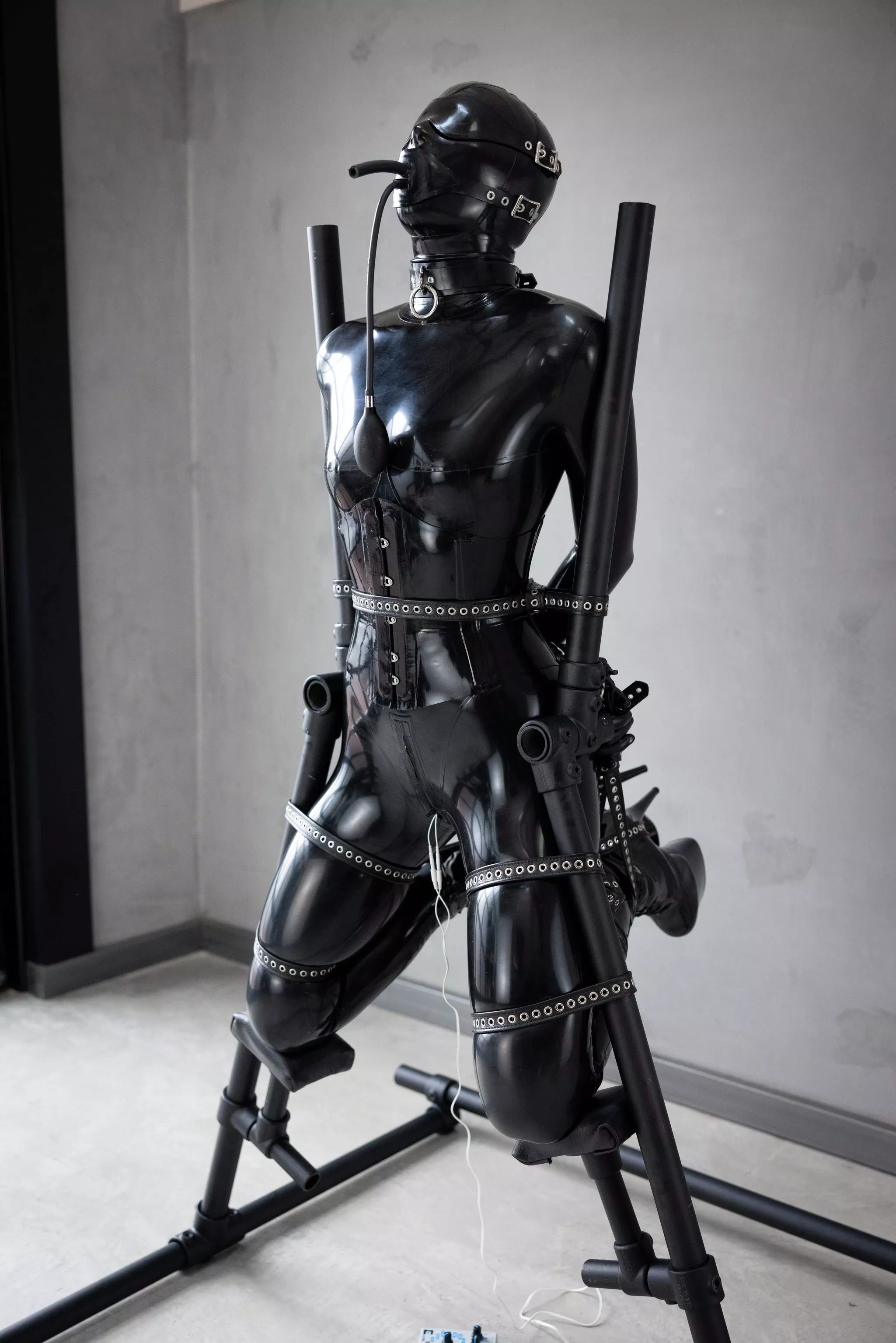 Device bondage with RiahSFX