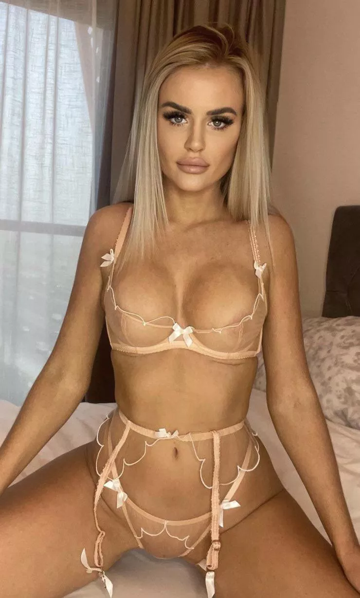 Do you love my heavy make up and pink kissable lips?