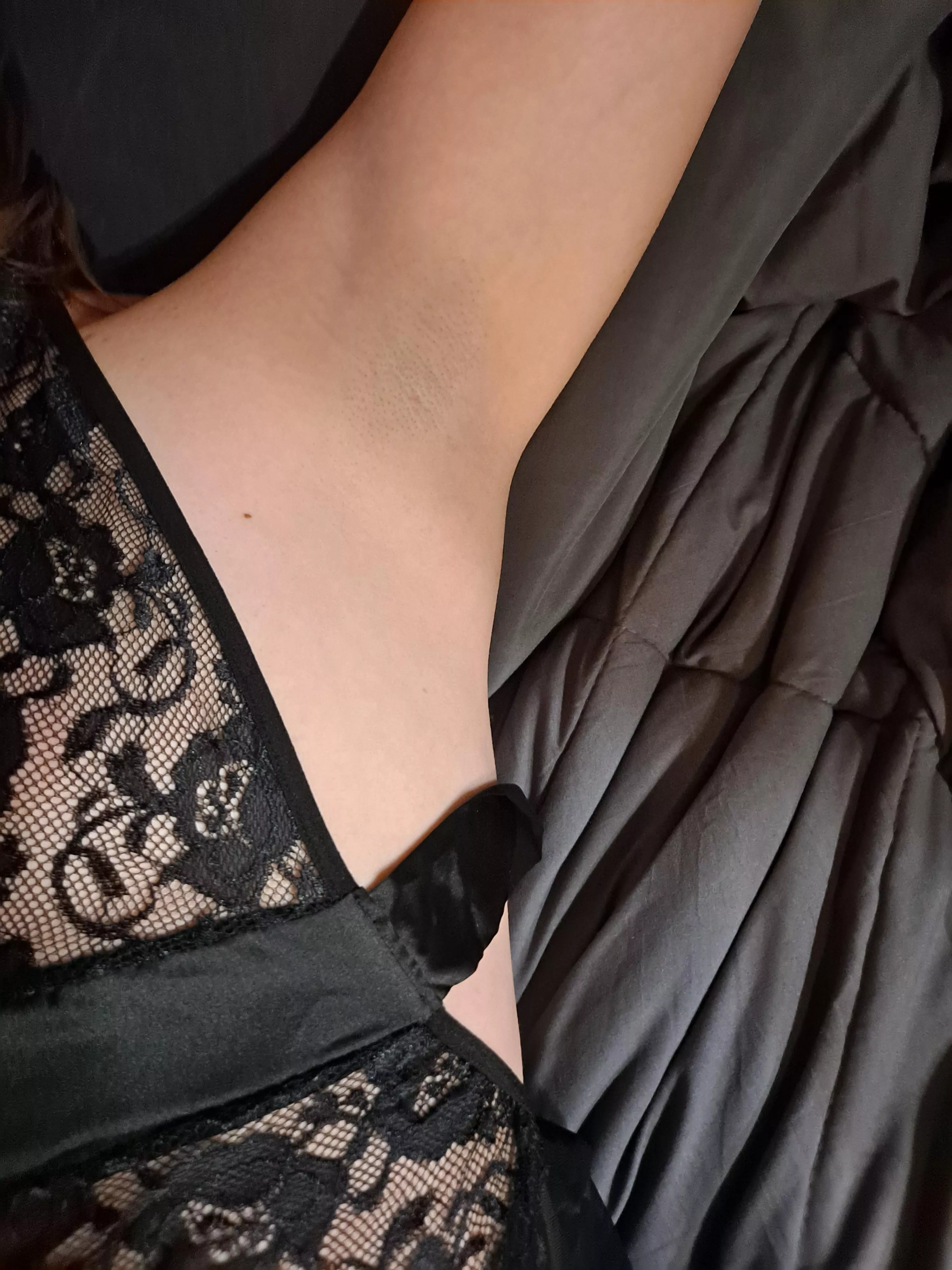 first ever armpit post 🙈 do you like them smooth 😉😘