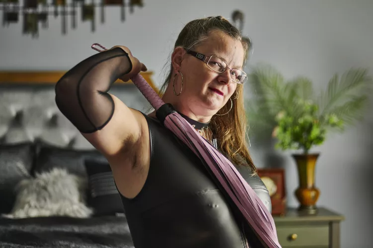 Get on your knees and give my pits the worship they deserve!