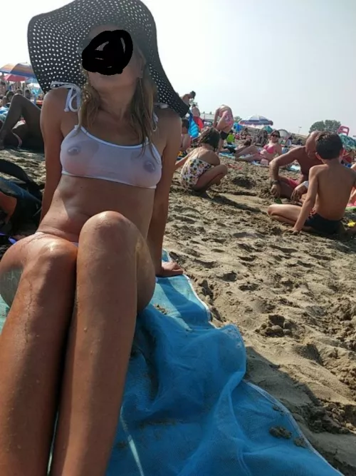 gf 32 in her seethrough on a crowded beach