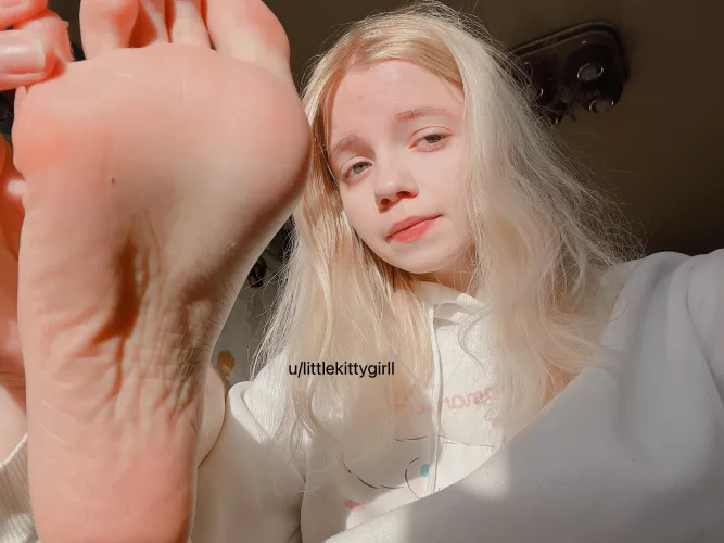 happy 14th february boys! wish you many cute feet! 💕