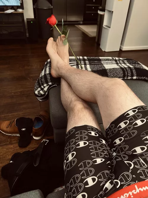 Happy Valen-toes Day 🦶🏼😏