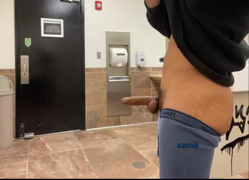 hint the worker to meet me in here 😅