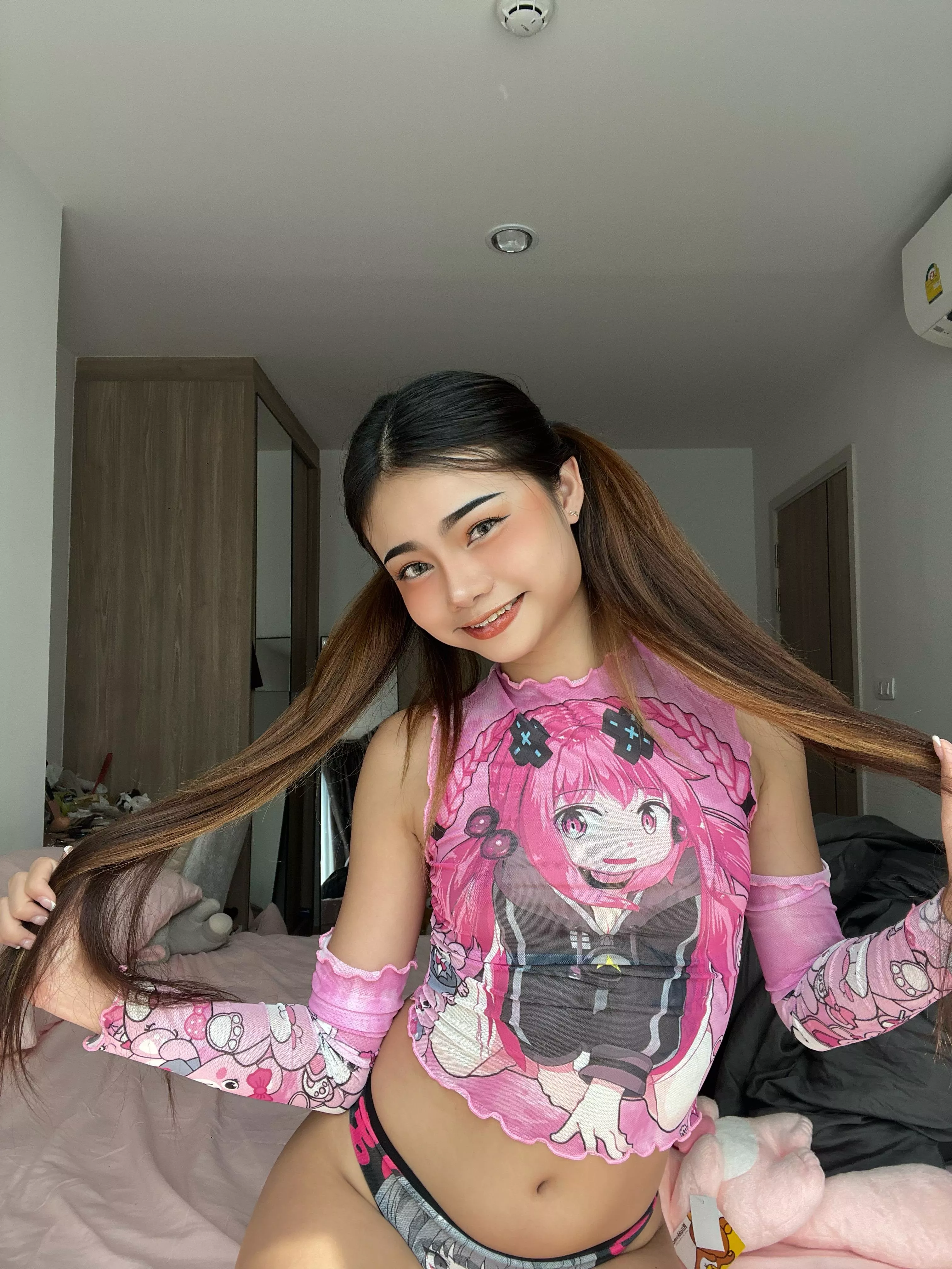 Hold my hair when you pound into me