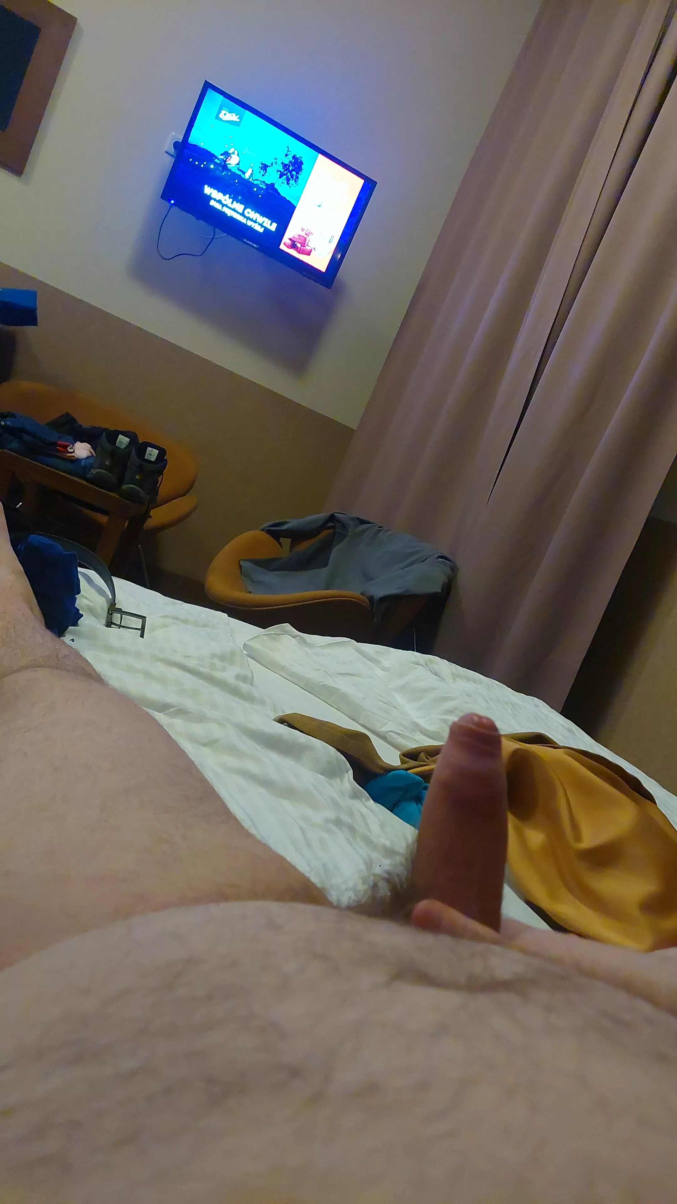 Hotel room alone, I should be getting railed