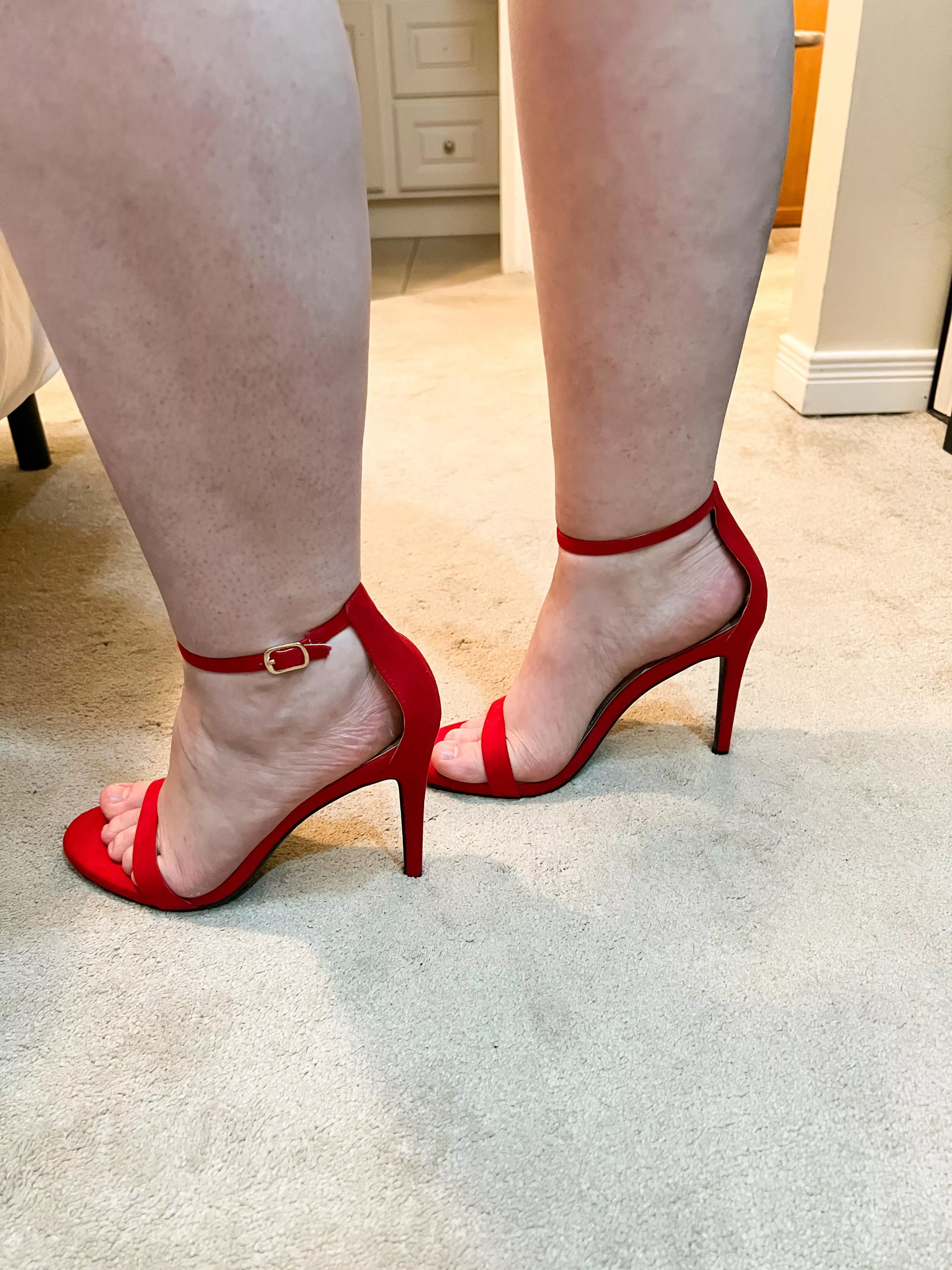 I didn’t have time to paint my toes, but at least the shoes pop!