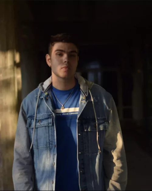 I fell in love with denim jackets after trying one for the first time😌