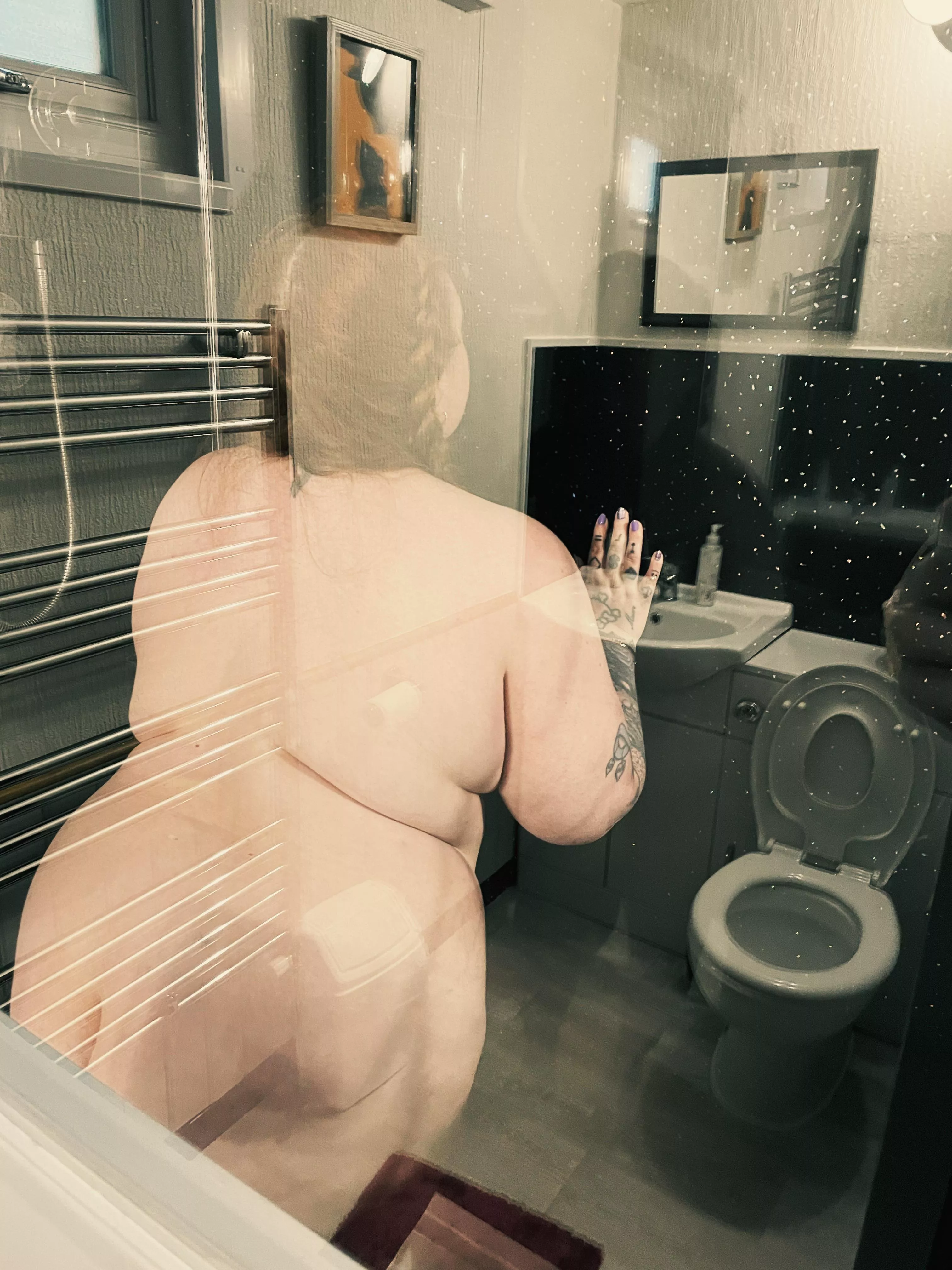 I love how you can just see the crack of my big ass 😈