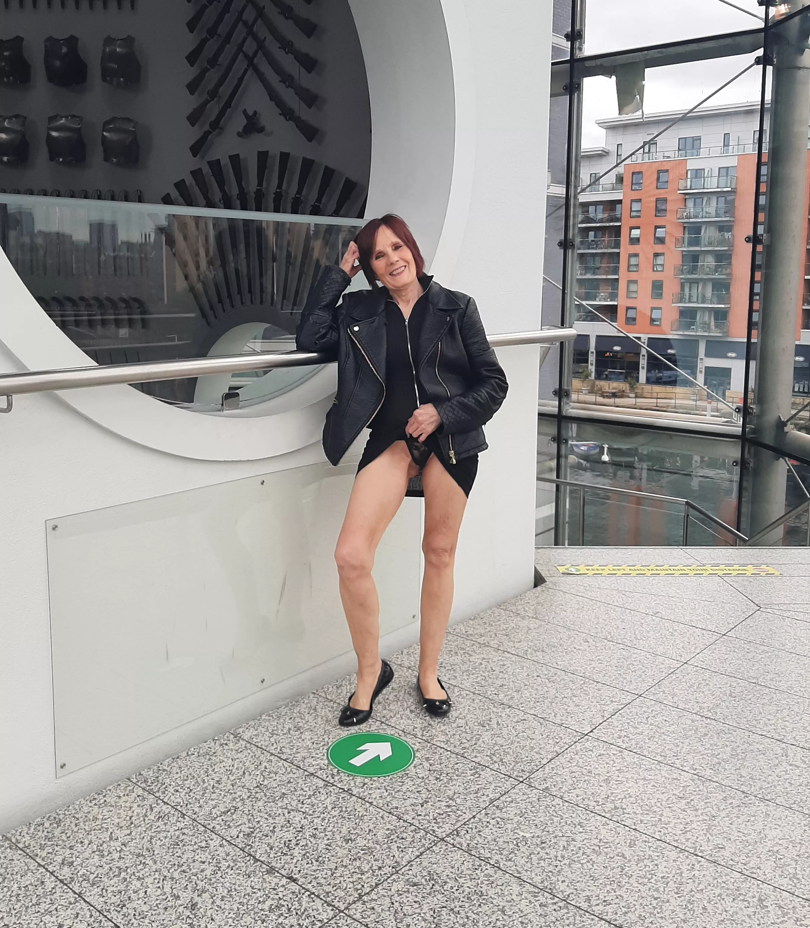 i love women wearing flats!