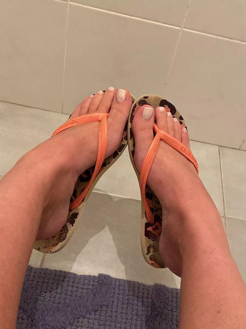 I want to show my boyfriend how many guys would suck my toes