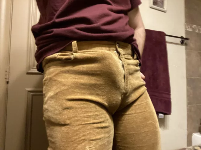 i wonder if anyone can tell im hard 🤔